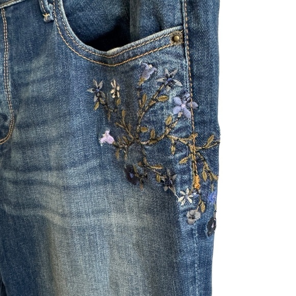 Driftwood Eva Raw Hem Floral Embroidery Jeans, Size 31 - Picture 3 of 10